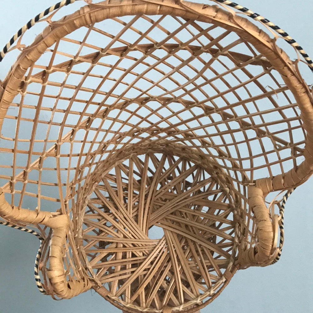 Vintage mini wicker rattan peacock chair - Picture 8 of 9